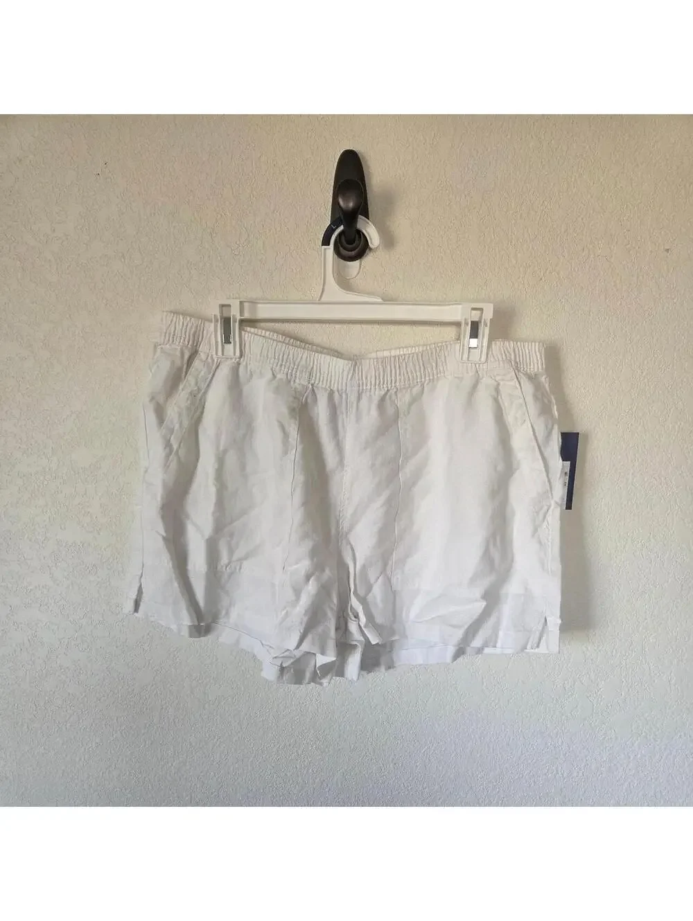 Universal Thread Women's White Shorts